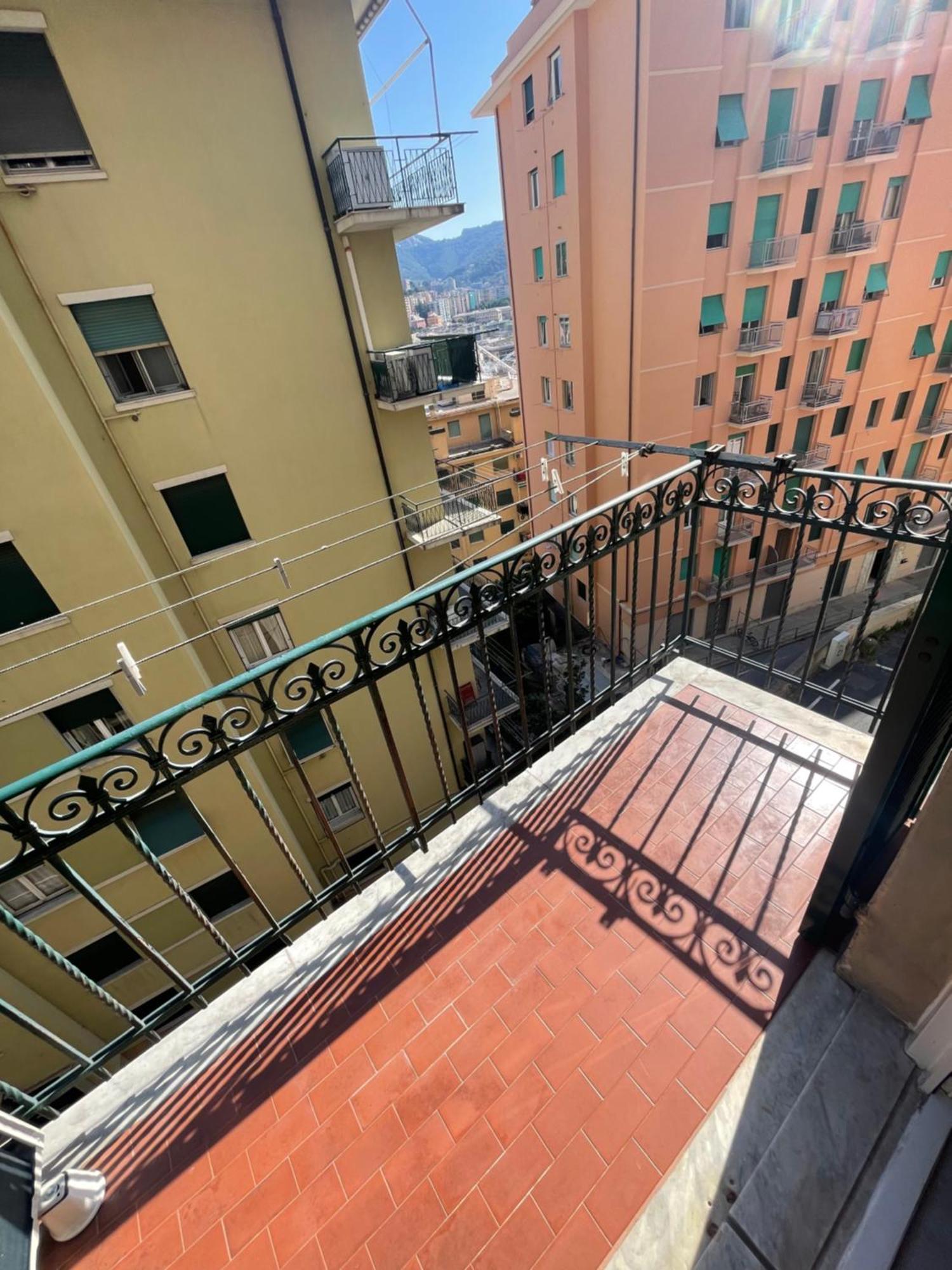 Deluxe Apartment Self Check In Parking Генуя Экстерьер фото